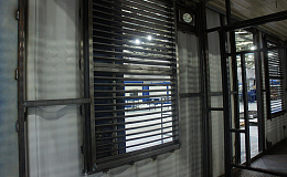 Вентиляционные окна и перегородки в контейнере Север-М
