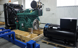 Дизельный двигатель и синхронный генератор перед установкой на раму